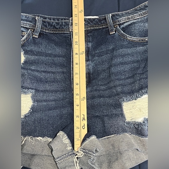 Hollister Curvy High Waist Mom Distressed Jean Shorts 31 - Picture 5 of 9